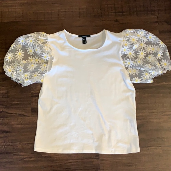Never worn white top with tool flower patterned sleeves - Picture 1 of 2